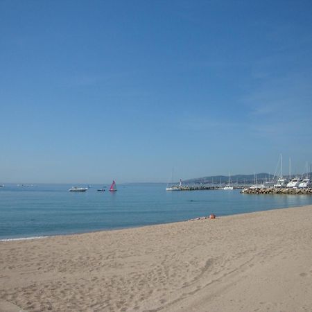 Le Soleil Bleu Bed and Breakfast Fréjus Esterno foto
