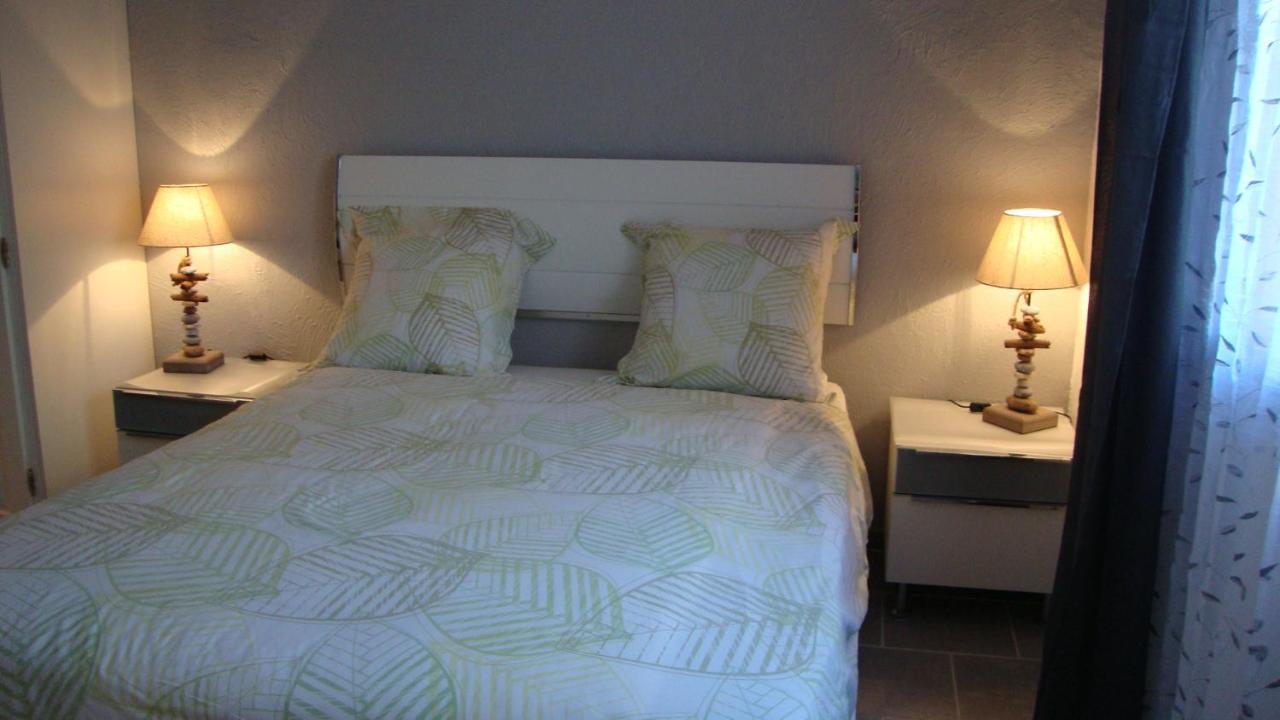 Le Soleil Bleu Bed and Breakfast Fréjus Esterno foto
