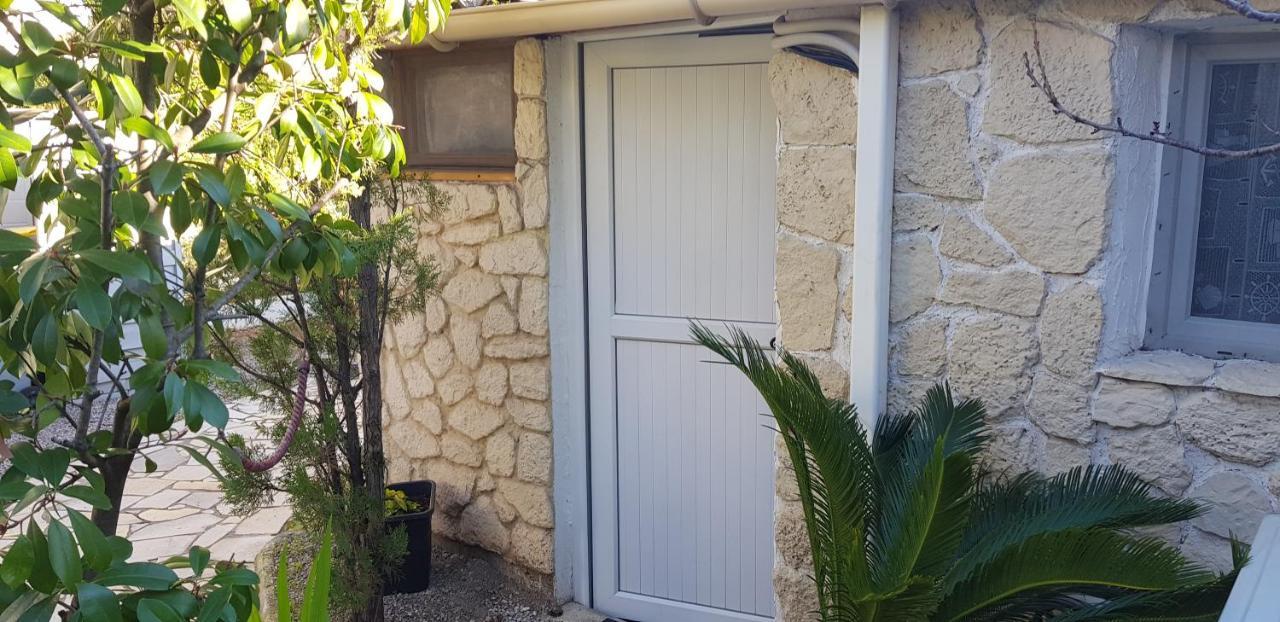Le Soleil Bleu Bed and Breakfast Fréjus Esterno foto
