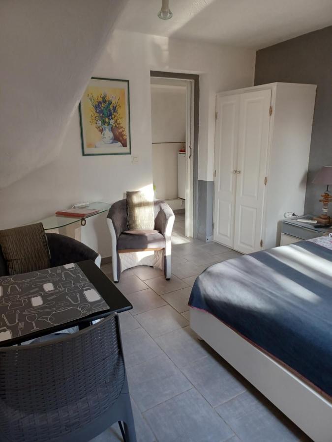 Le Soleil Bleu Bed and Breakfast Fréjus Esterno foto
