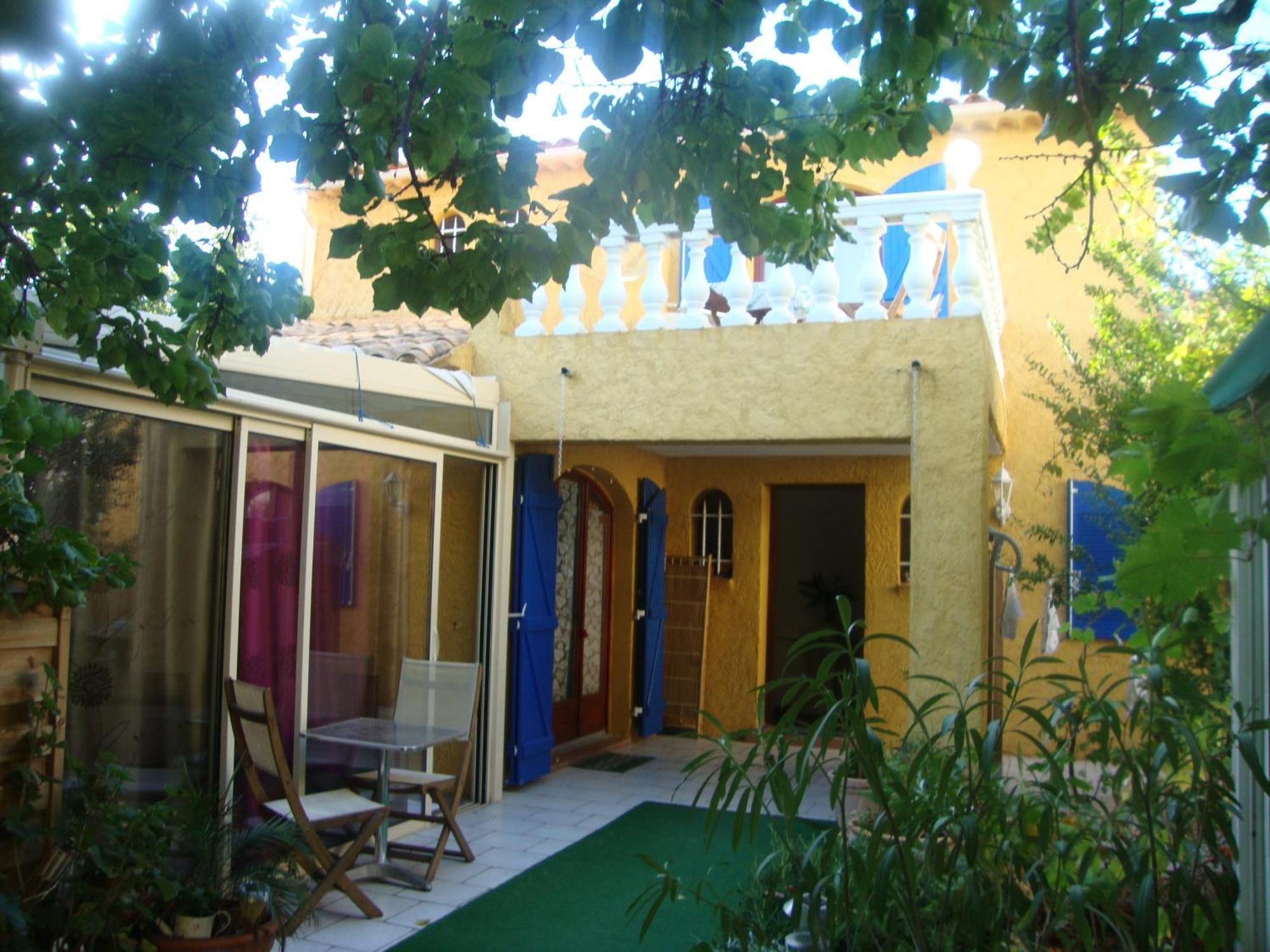 Le Soleil Bleu Bed and Breakfast Fréjus Esterno foto
