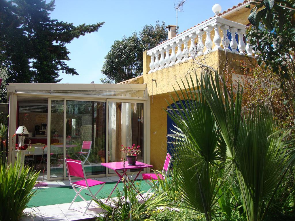 Le Soleil Bleu Bed and Breakfast Fréjus Esterno foto