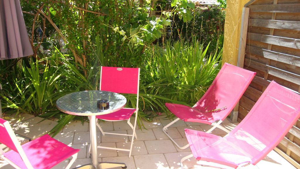 Le Soleil Bleu Bed and Breakfast Fréjus Esterno foto