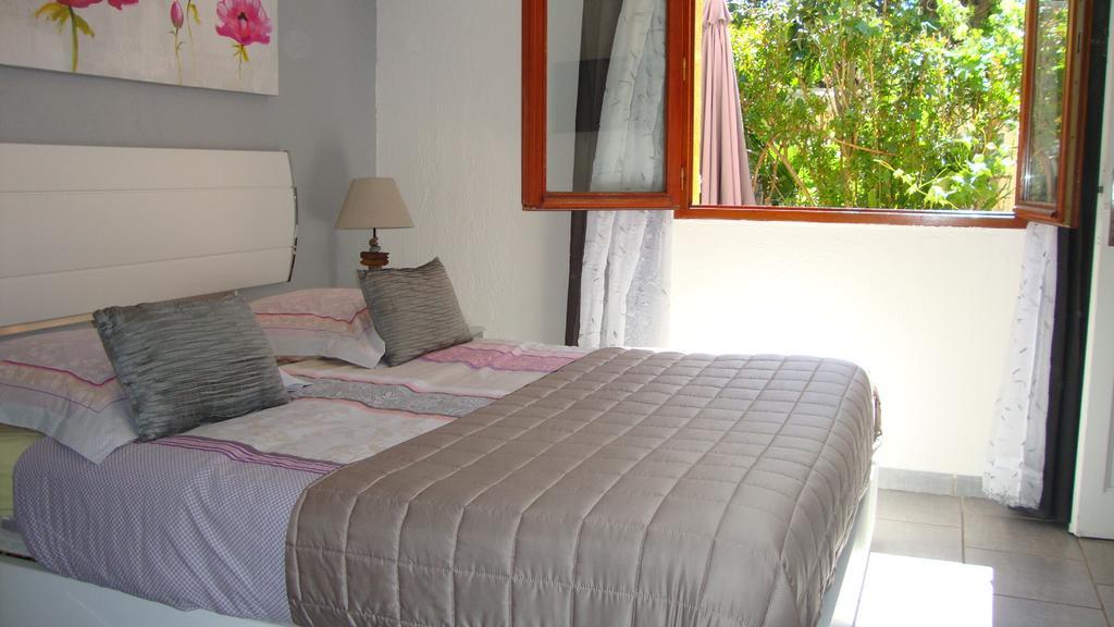 Le Soleil Bleu Bed and Breakfast Fréjus Esterno foto