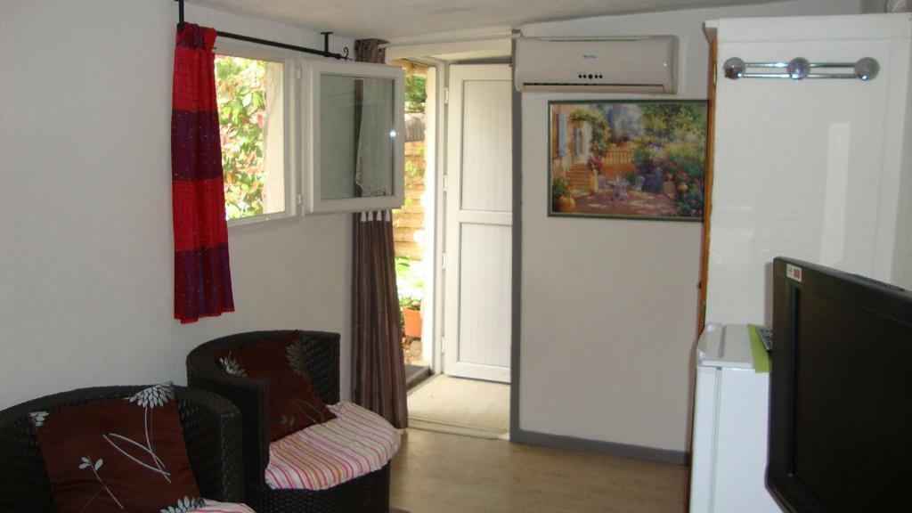 Le Soleil Bleu Bed and Breakfast Fréjus Esterno foto